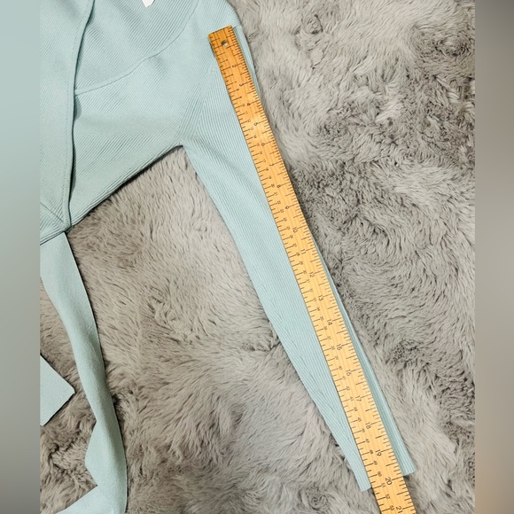 SOLDAritzia Little Moon blue Prunella Long Sleeve V-Neck Crop rib knit style top - Picture 9 of 13